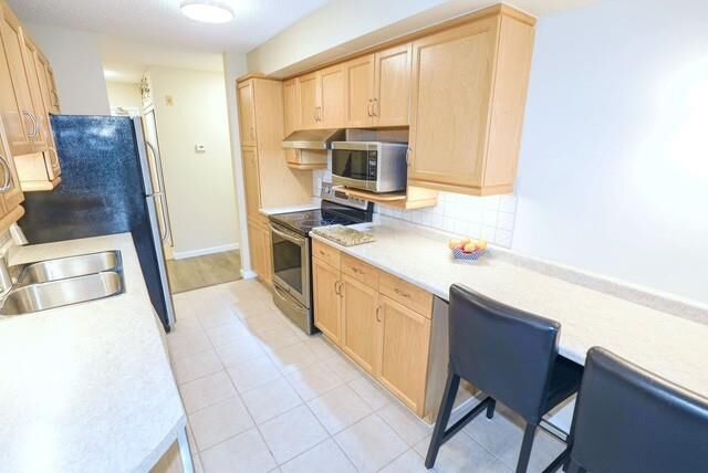 Property Photo: 687 Warde Avenue MB R2H 4H8