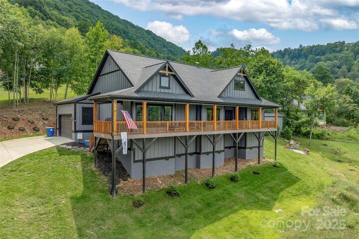 Property Photo:  11 Farm Cove Lane  NC 28748 