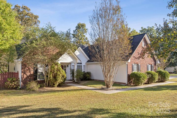 Property Photo: 1604 Winthrop Lane NC 28110