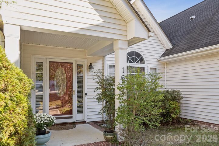 Property Photo:  1604 Winthrop Lane  NC 28110 