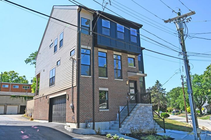 2899 Romana Place  Cincinnati OH 45209 photo
