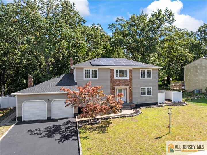 Property Photo:  13 Glynn Court  NJ 08859 