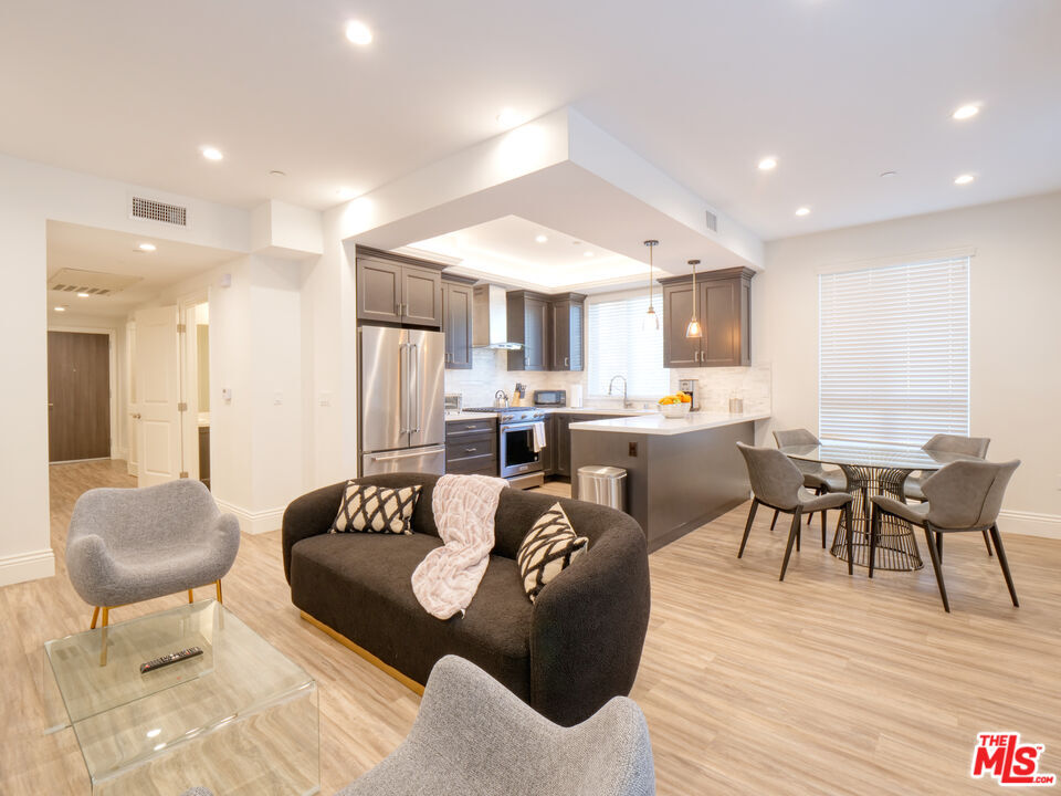 Property Photo:  8700 Chalmers Dr  CA 90035 