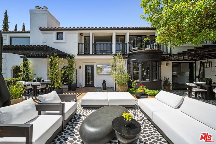 1348 Miller Dr  Los Angeles CA 90069 photo