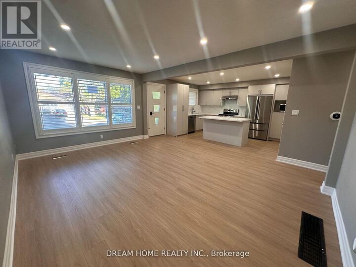 Photo de la propriété:  5 Empire Court Main  ON L8K 4H4 