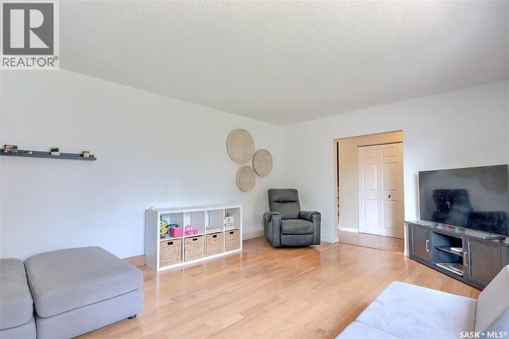 Property Photo:  2115 5A Avenue W  SK S6V 5J5 