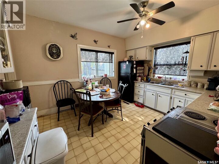 Property Photo:  119 22nd Street E  SK S6V 1N2 