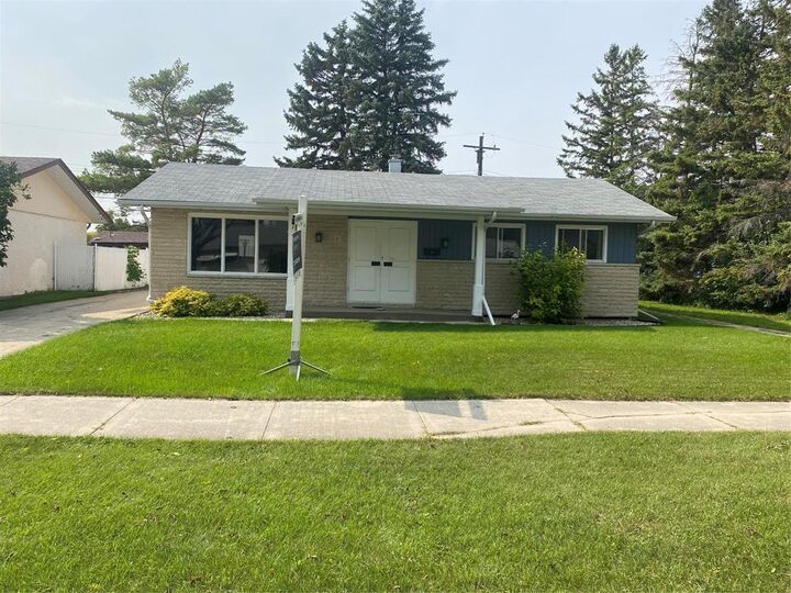 Property Photo: 34 Crossgate Road MB R2C 1L2