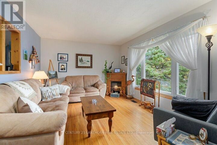 Property Photo:  4 Highview Crescent  ON K8P 3G4 