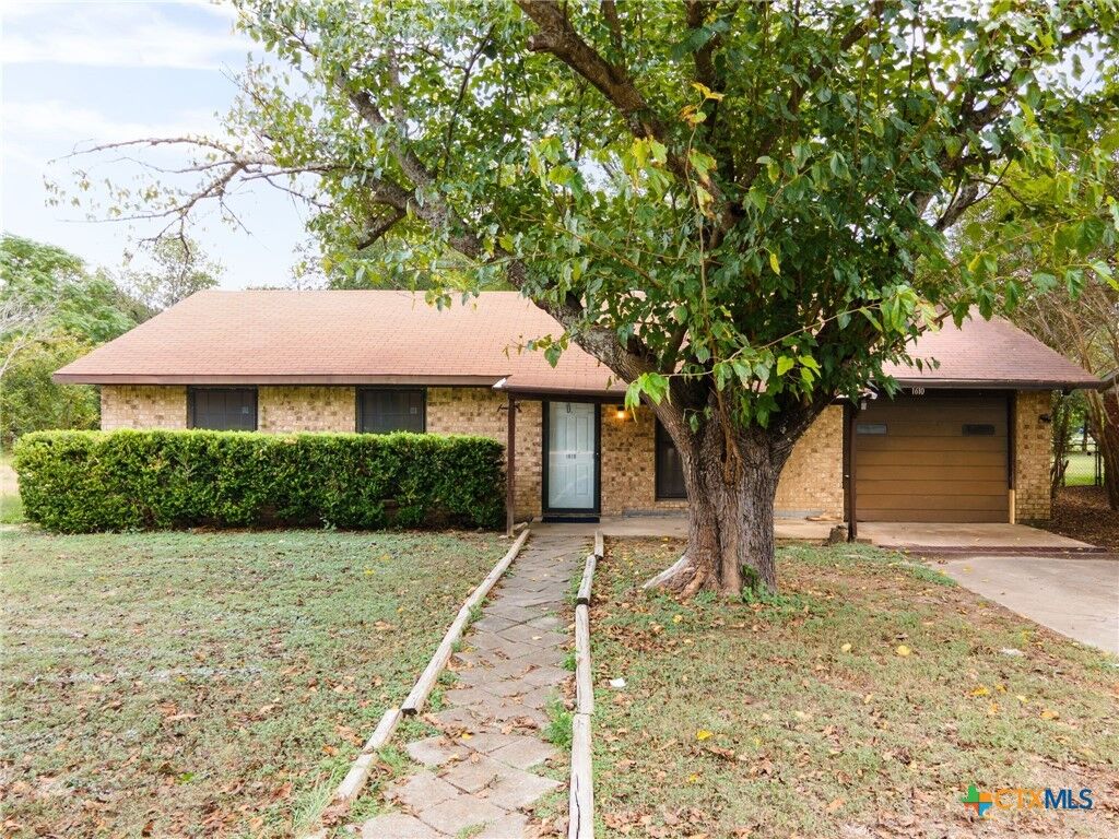 Property Photo: 1610 Oleta Street TX 76513