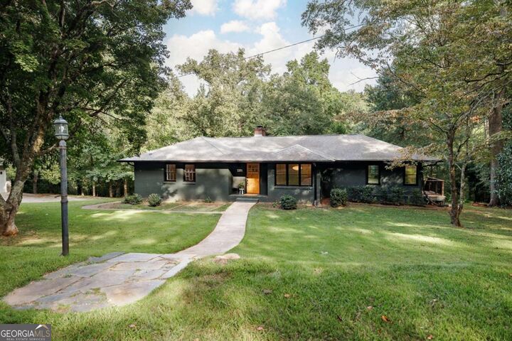 Property Photo:  1391 Ivywood Drive  GA 30606 