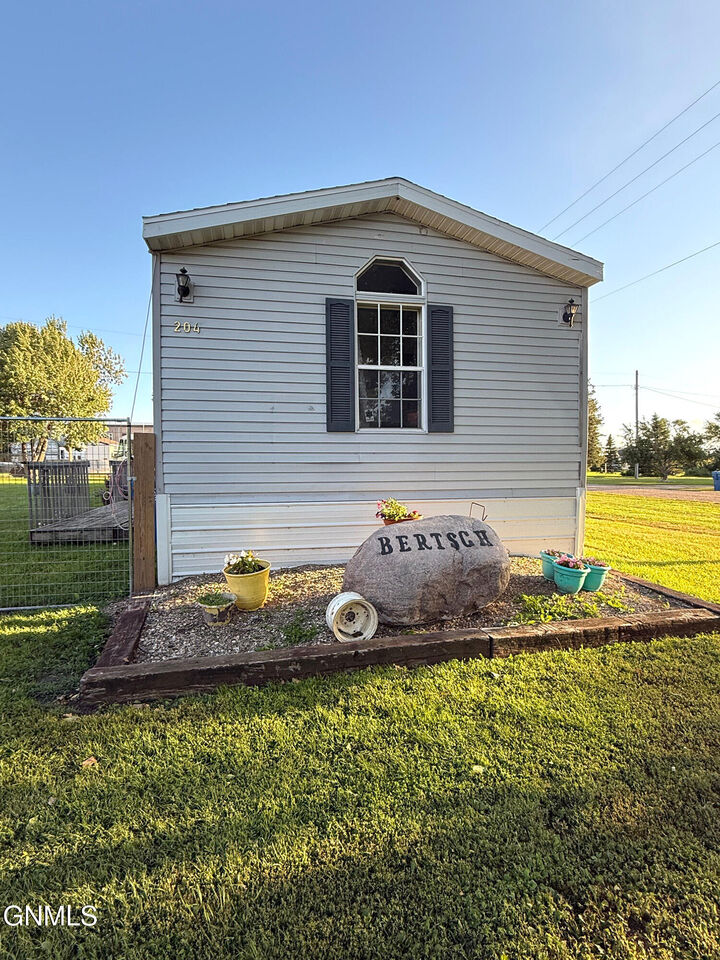 Property Photo:  204 6th Avenue  ND 58472 