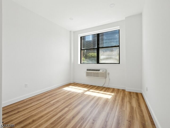 Property Photo:  111 Mulberry St 1-O  NJ 07102 