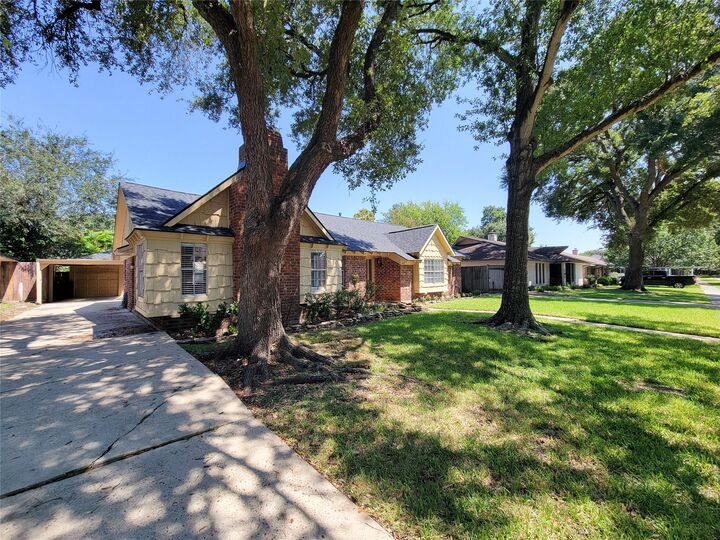 Property Photo: 5846 Paisley Street TX 77096