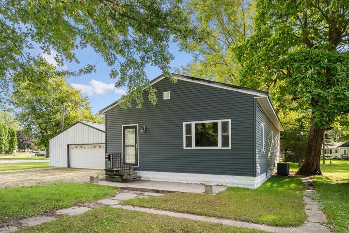 205 SW 8th Avenue  Oelwein IA 50662 photo