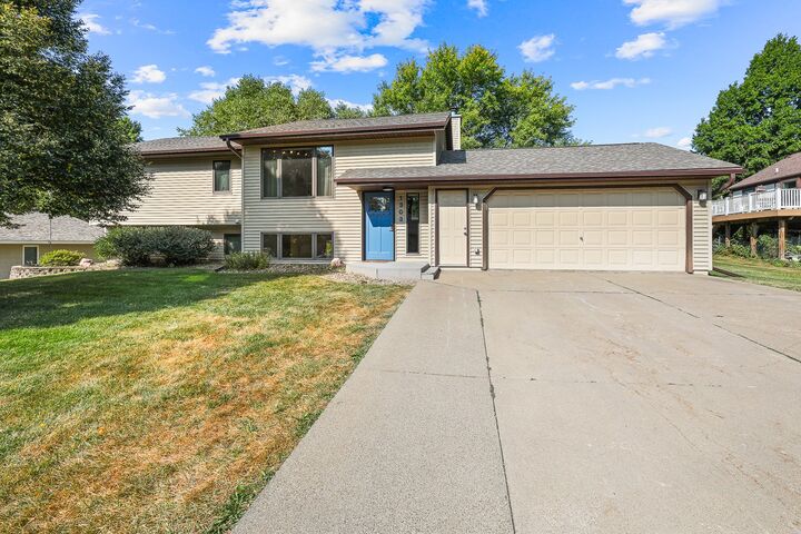 1303 N Prairie Street  Pella IA 50219 photo