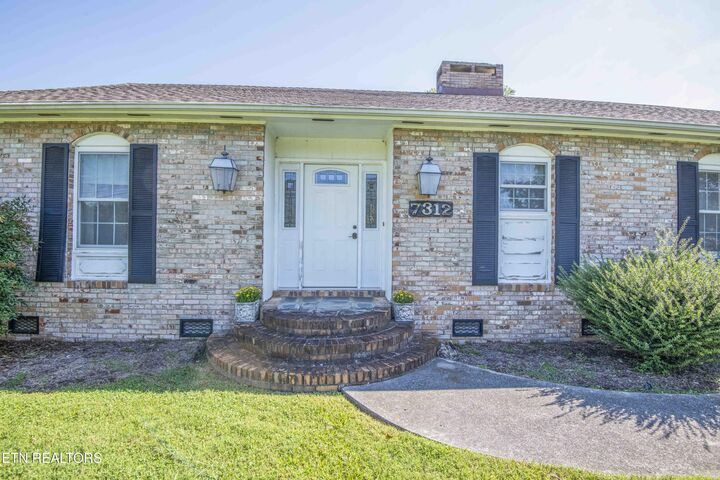 Property Photo: 7312 Glastonbury Rd TN 37931