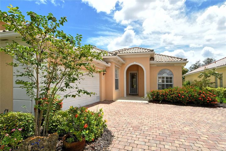 Property Photo:  5562 Octonia Place  FL 34238 