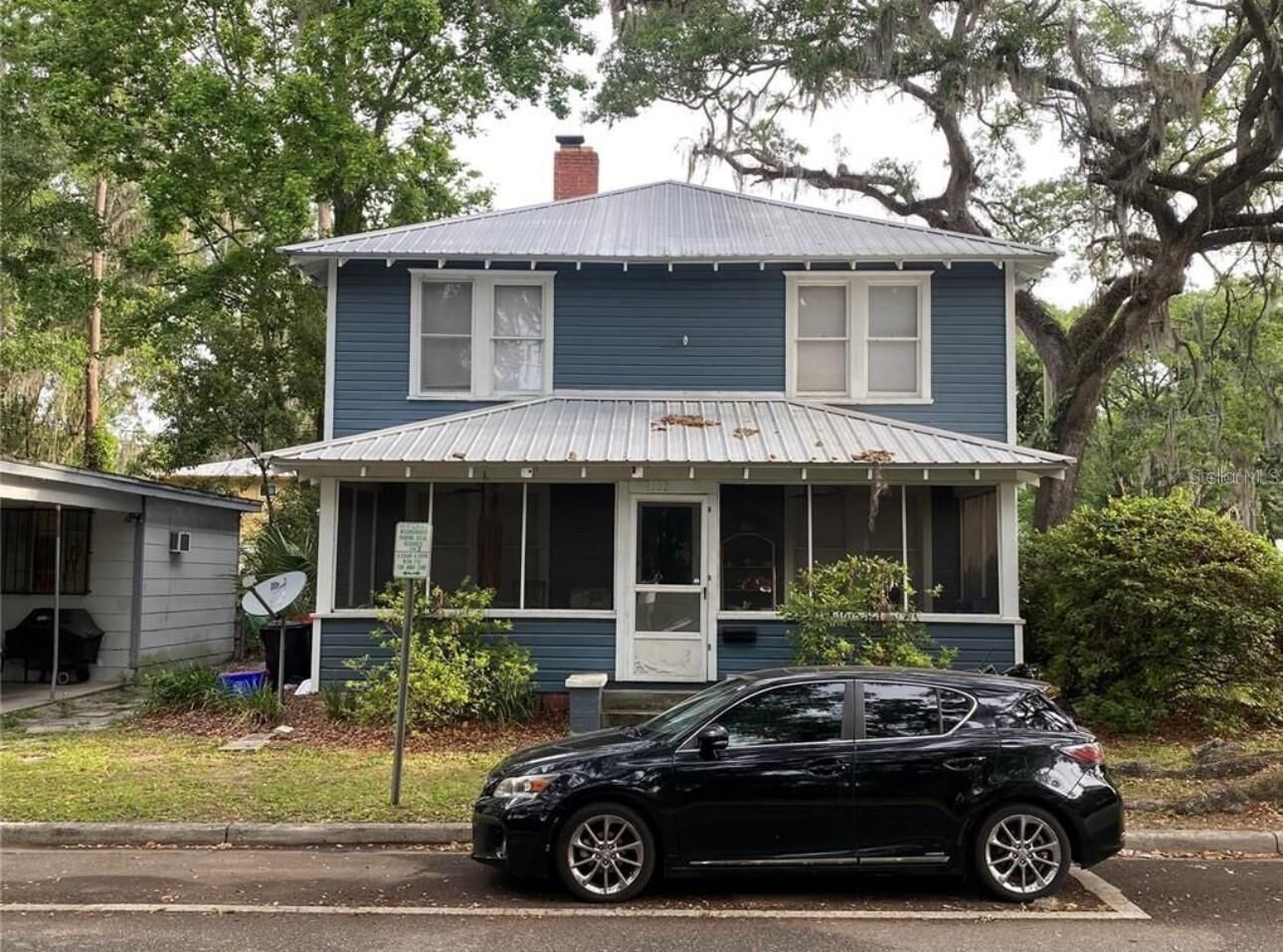 Property Photo:  1102 NW 3rd Avenue  FL 32601 