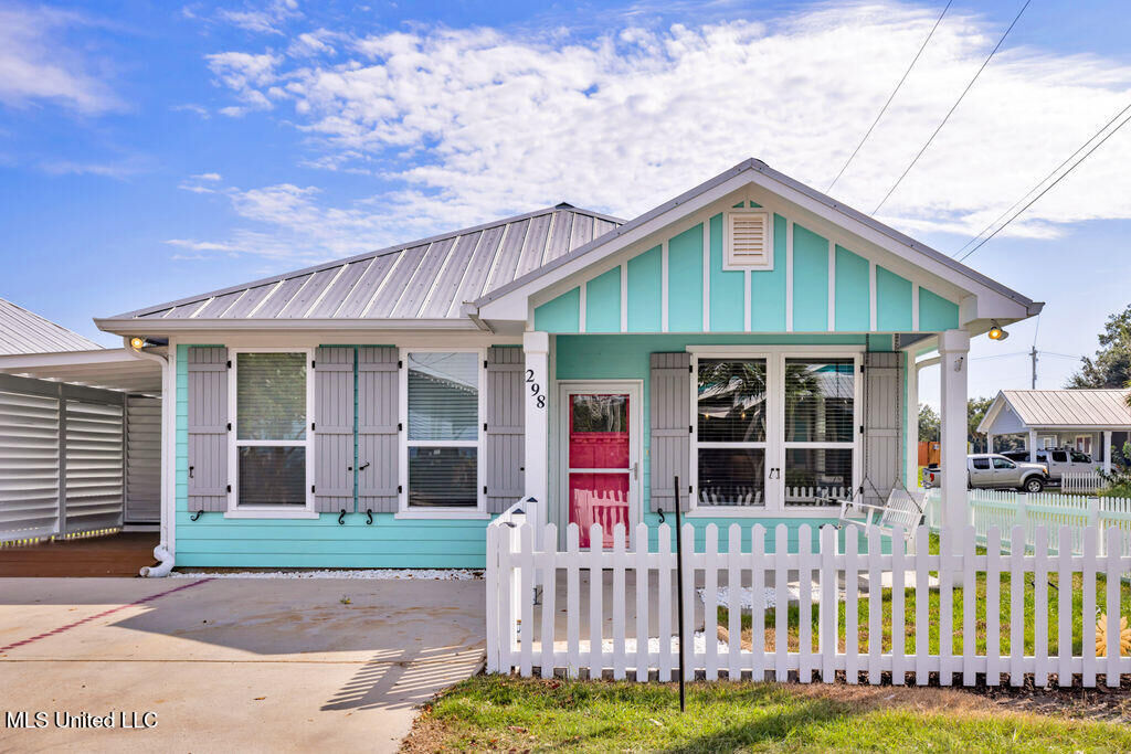 Property Photo:  298 Union Street  MS 39520 