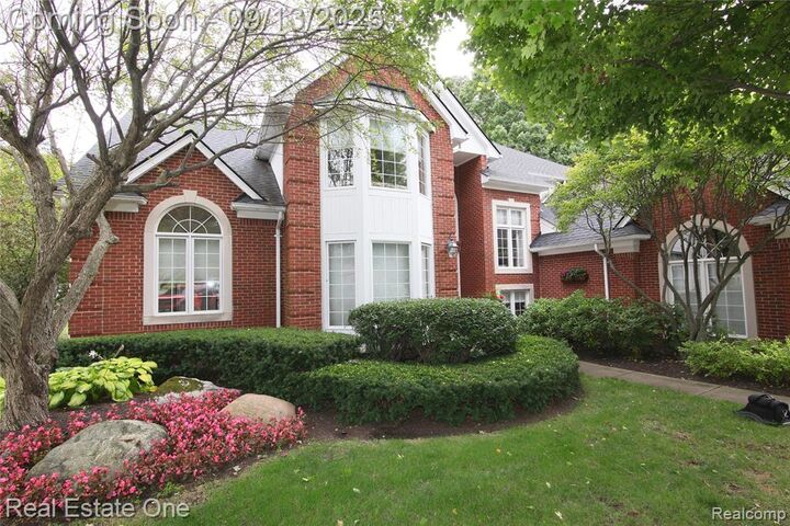 3991 Oakfield Court  Shelby Twp MI 48316 1326 photo