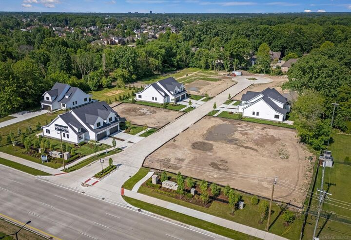 Property Photo:  5811 Heights Drive Unit 4 / Building 2  MI 48314 