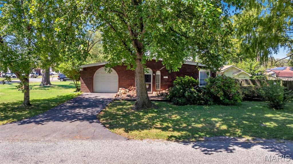 Property Photo:  1824 Patricia Street  IL 62040 