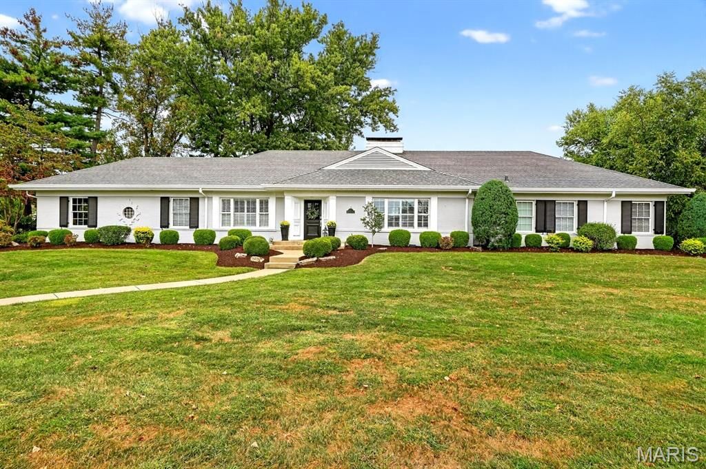 Property Photo: 5 W Point Lane MO 63131