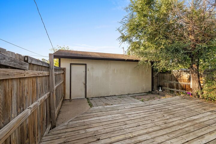 Property Photo:  224 SE 11th Ave  ND 58701 