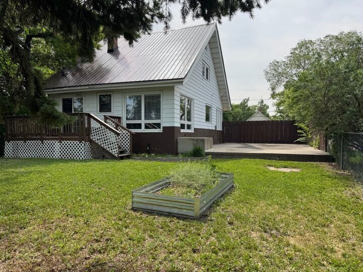 209 8th Ave  Minot ND 58701 photo