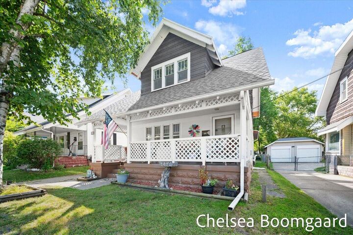 Property Photo:  22 Elmwood Street NE  MI 49505 