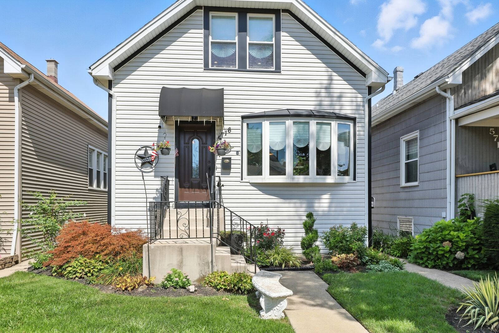 Property Photo: 5716 W Waveland Avenue IL 60634