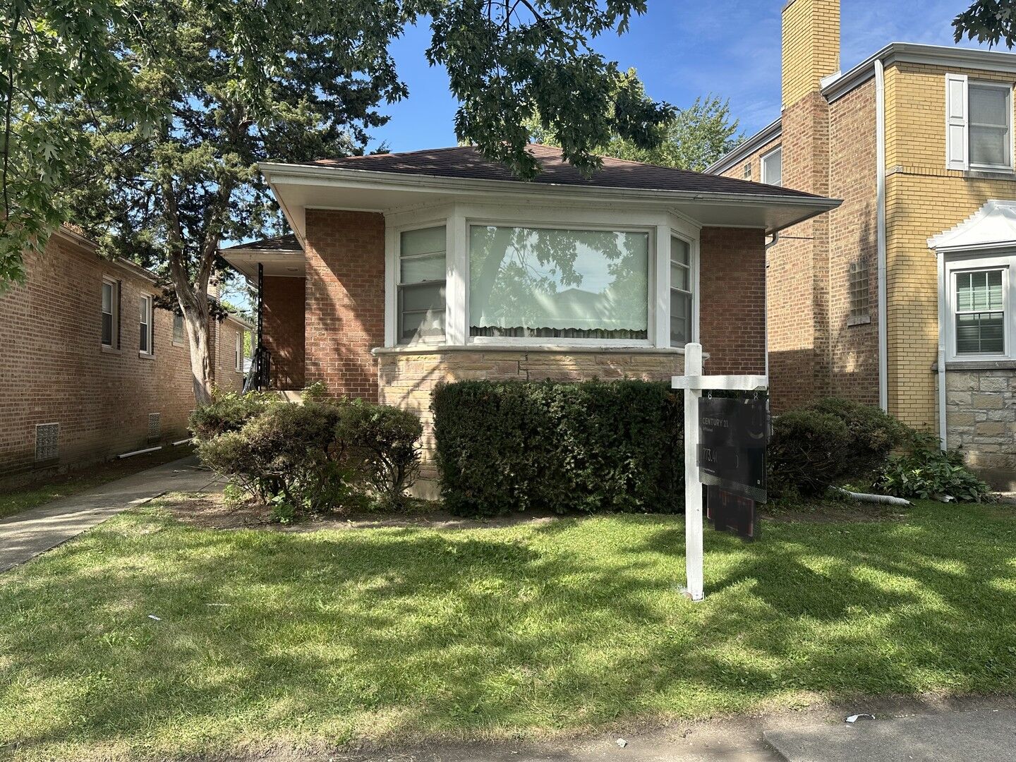 Property Photo: 6504 N Whipple Street IL 60645