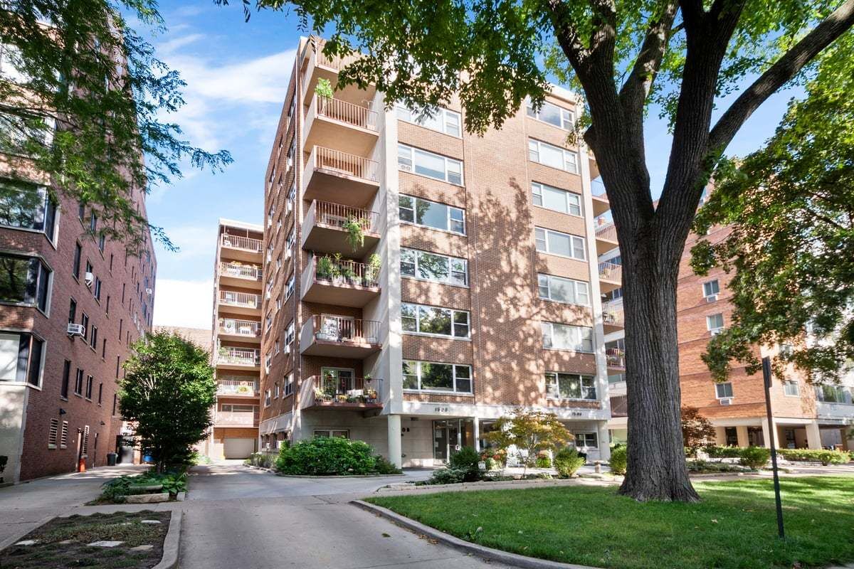 Property Photo:  1508 Hinman Avenue 1A  IL 60201 