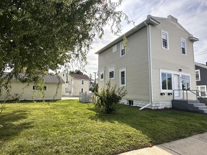 Property Photo: 611-613 High Street IL 60505