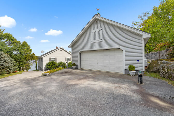 Property Photo:  52 Shore Path  ME 04429 