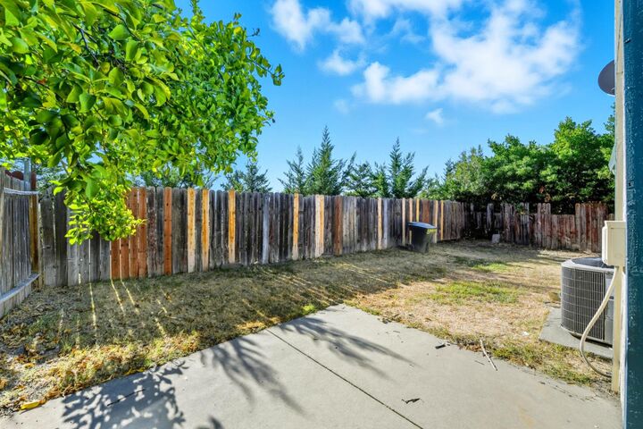 Property Photo: 6040 Ogden Nash Way CA 95842