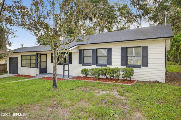 Property Photo: 1205 Moseley Avenue FL 32177