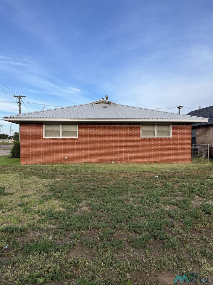 Property Photo:  701 E 11th Street  NM 88101 