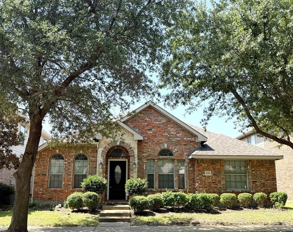 Property Photo:  4908 Newbridge Drive  TX 75070 