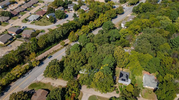 Property Photo:  1624 N Gregg Avenue  AR 72703 