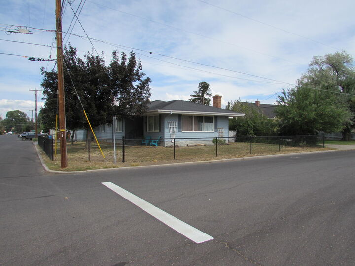Property Photo: 110 NE Idlewood Street OR 97754