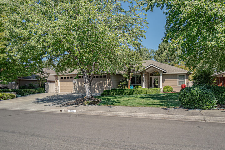 Property Photo: 3523 Alderwood Drive OR 97504