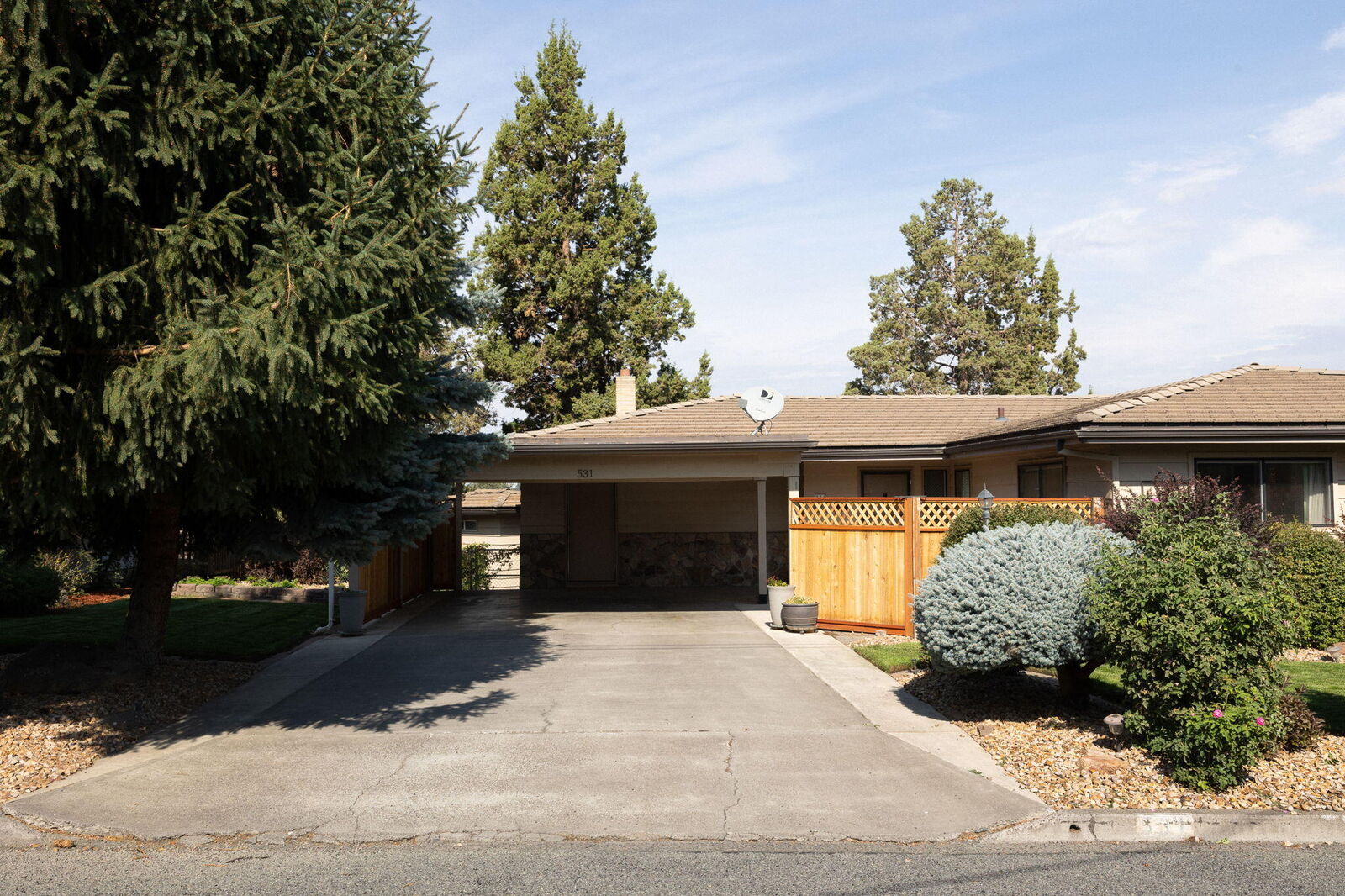 Property Photo: 531 NW Canyon Drive OR 97756