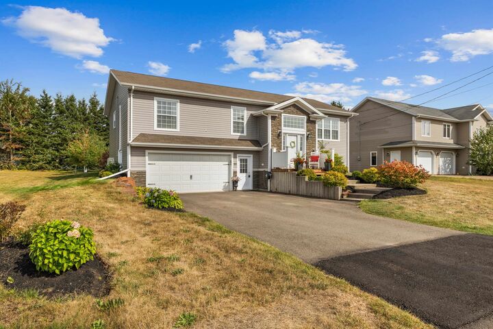 Property Photo:  53 Starling Crescent  PE C1B 0L9 