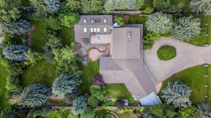 Property Photo:  1521 92 Avenue SW  AB T2V 5C9 