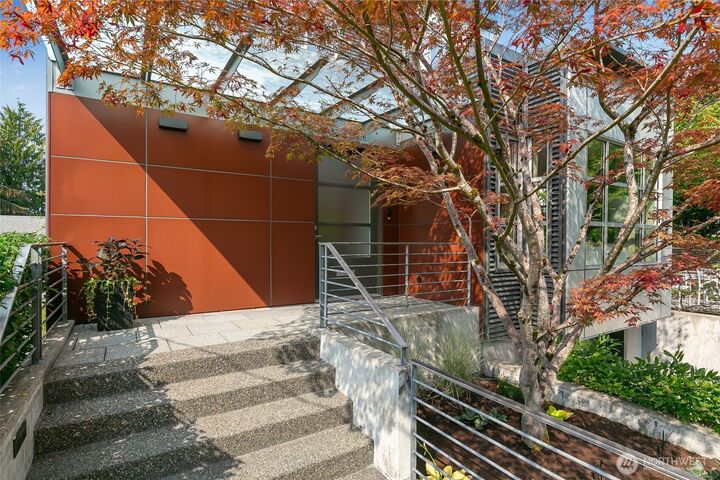 Property Photo:  727  13th Avenue E  WA 98102 