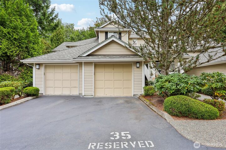 Property Photo: 12118 NE 171st Place E202 WA 98011