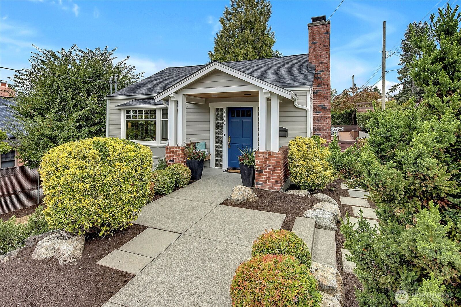 Property Photo:  2900 W Newton Street  WA 98199 