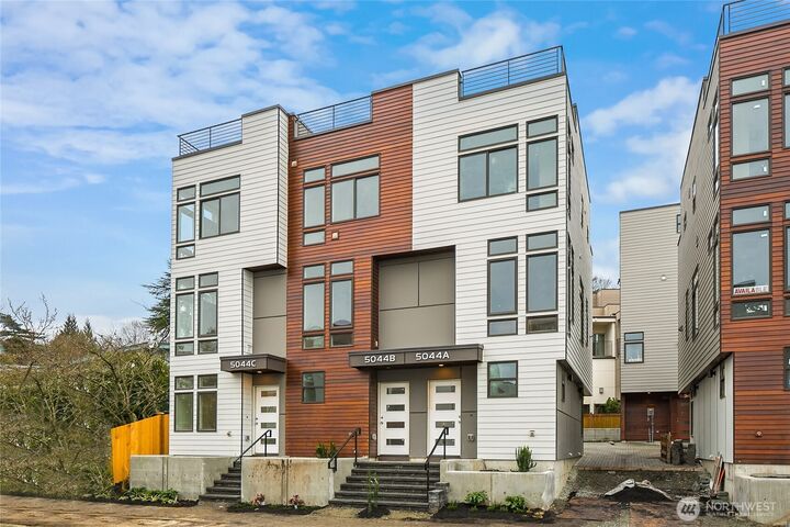 5044  Sand Point Place NE C  Seattle WA 98105 photo